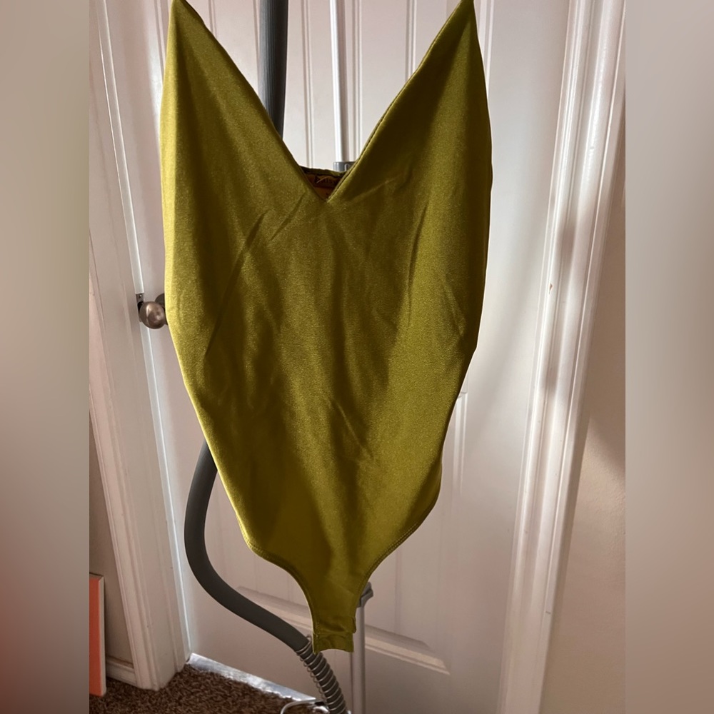 green top buttons on bottom